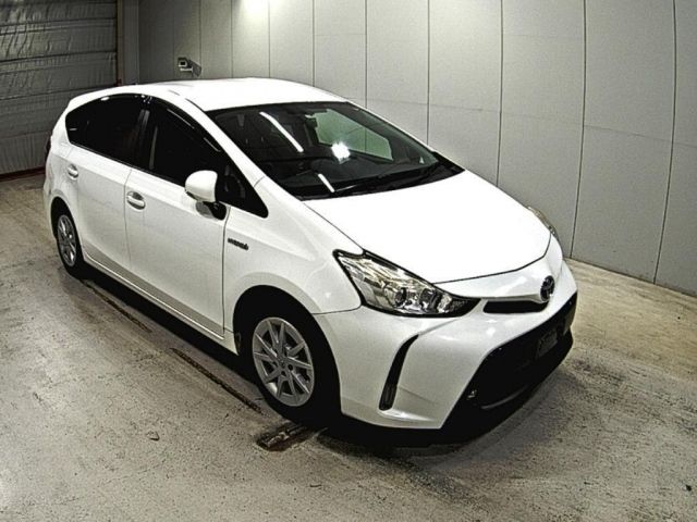 4212 Toyota Prius alpha ZVW41W 2015 г. (LAA Okayama)